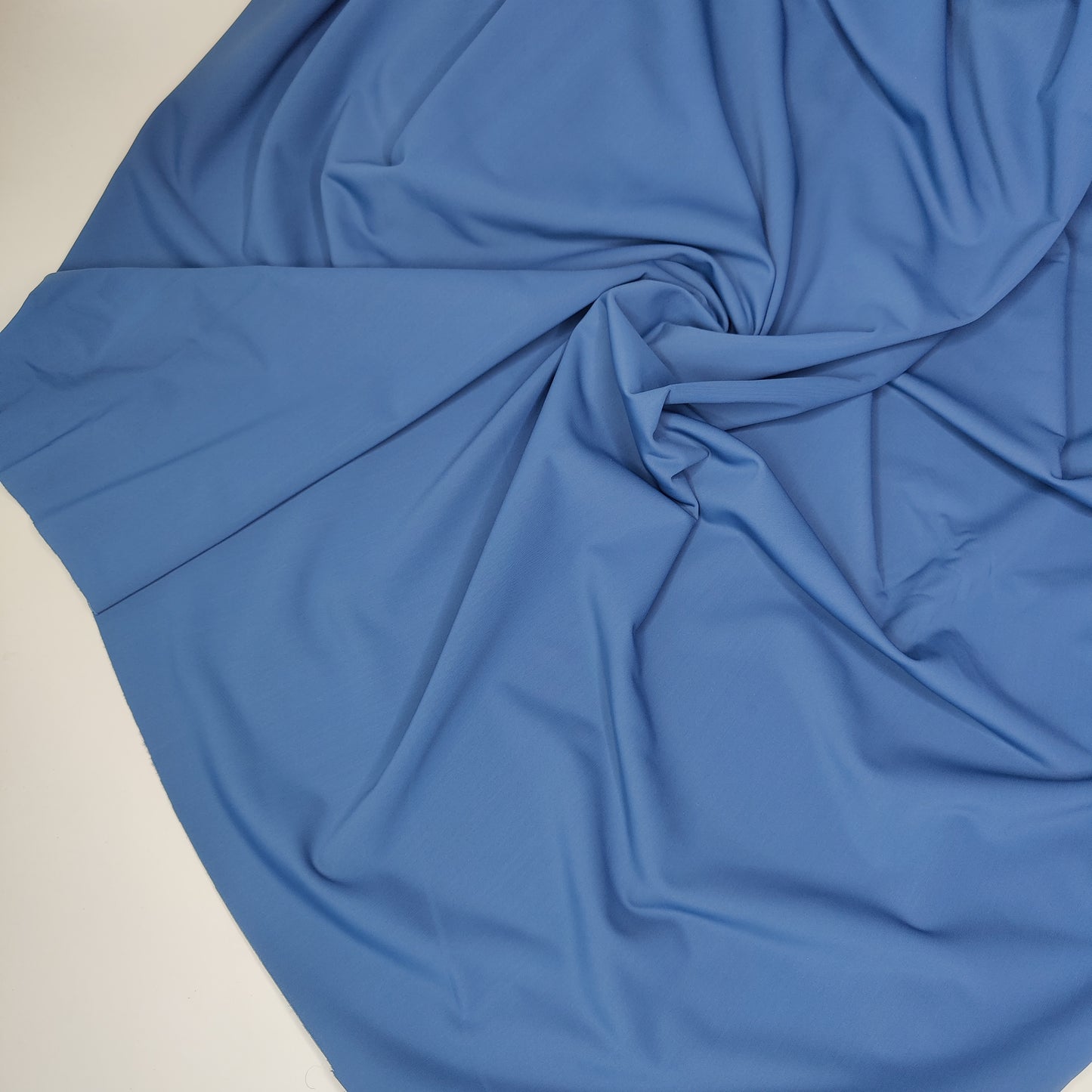 Microfiber, bi-elastic laundry fabric. Color direction blue dusk